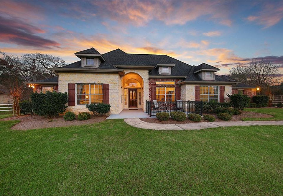 1st image of 15640 Crown Oaks Dr