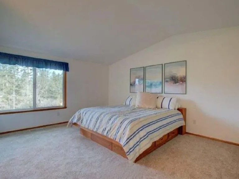 880 E Country Club Dr E — Photo 13