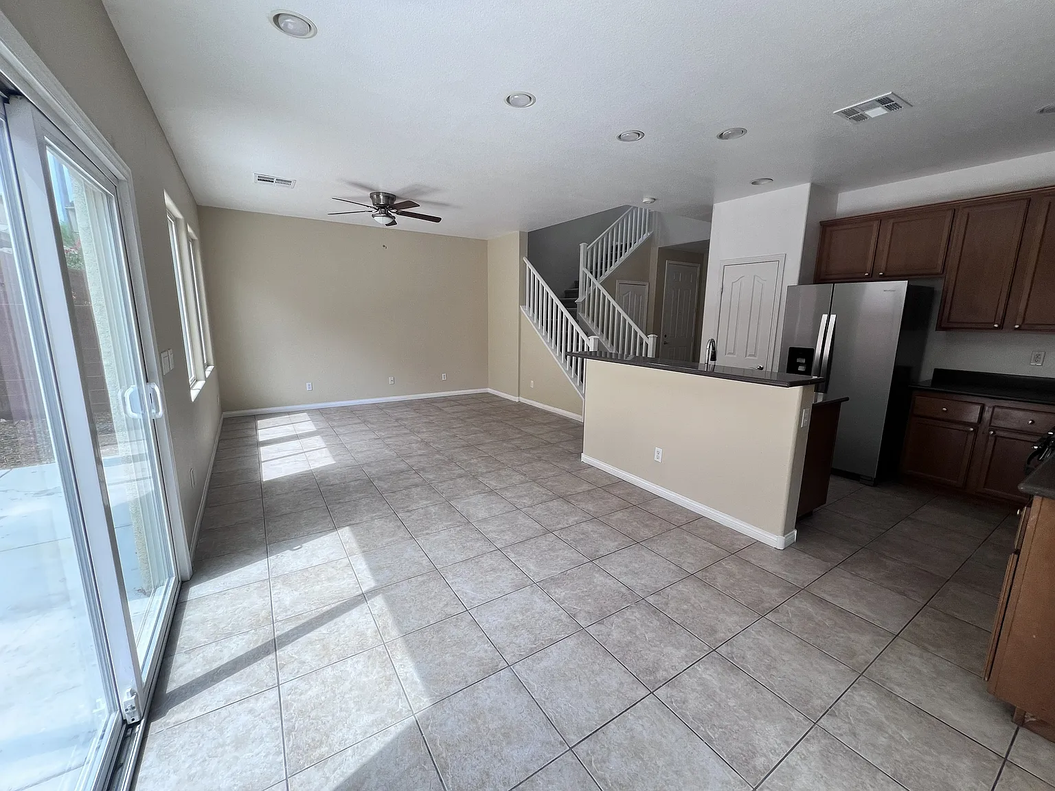 3 bed, 1797 sqft, $2,300 — Photo 3