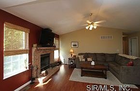 4th image of 47 Alta St