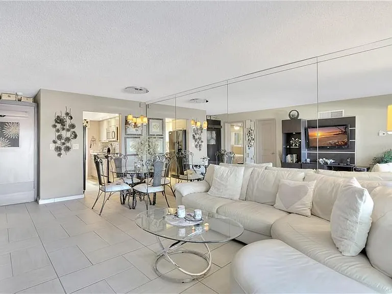 505 N Riverside Dr #4 — Photo 7