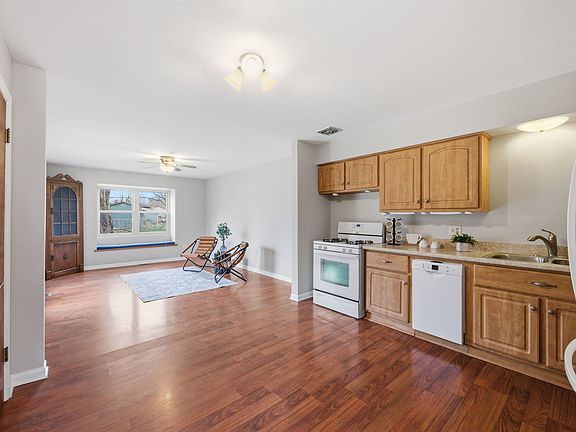 4th image of 5S333 Stewart Dr