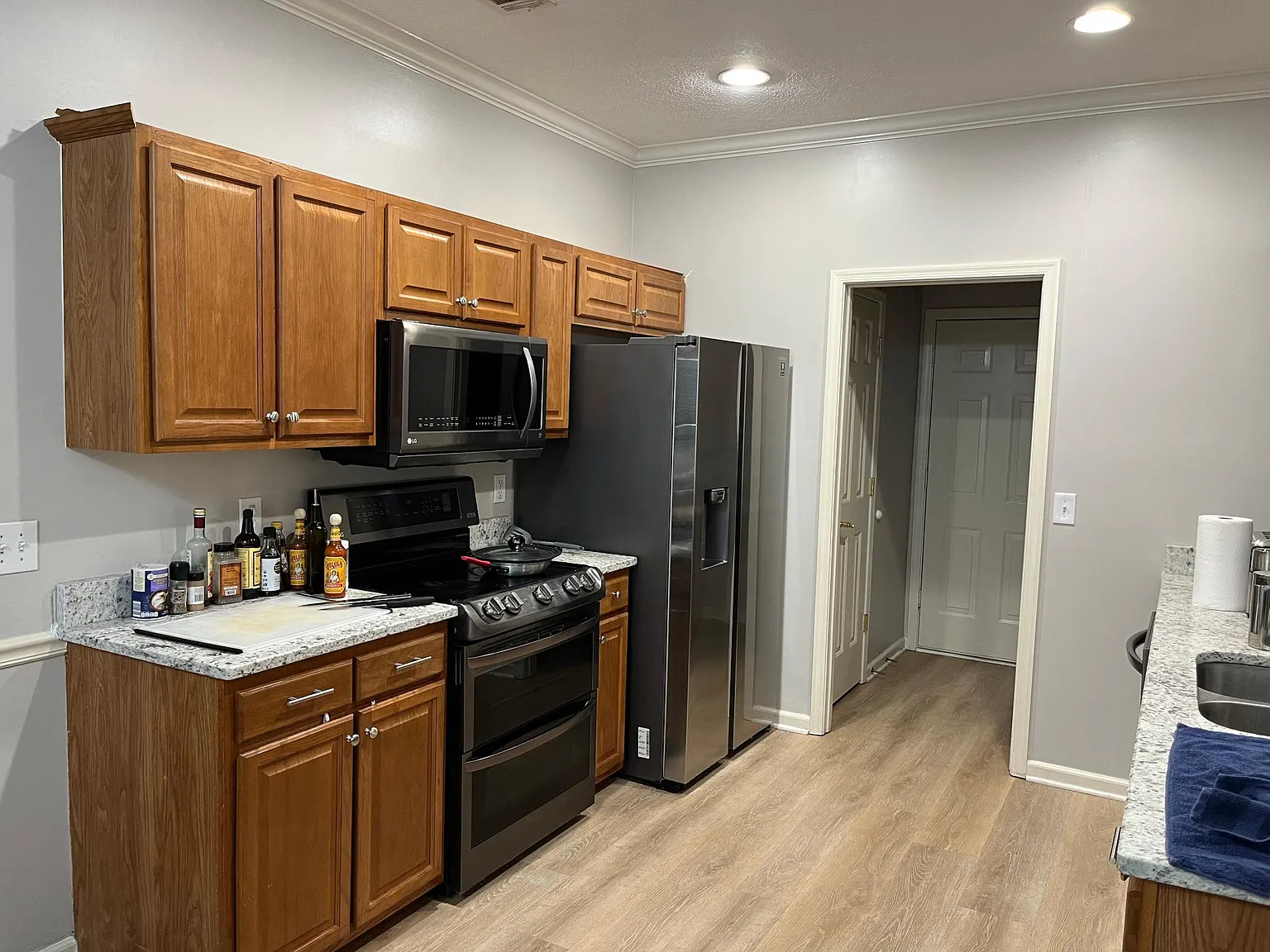 3 bed, 2294 sqft, $2,695 — Photo 2