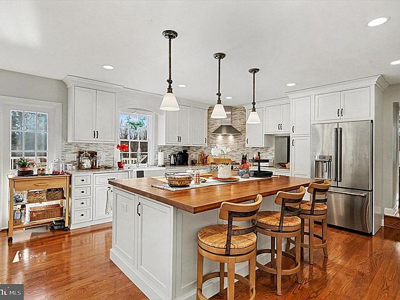 2nd image of 284 Stony Run Rd