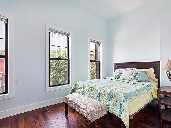 5th image of 806 Herkimer St