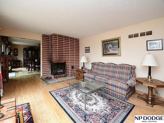 3rd image of 4223 Aurora Dr