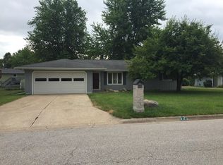 525 High Oak Dr, East Peoria, IL 61611