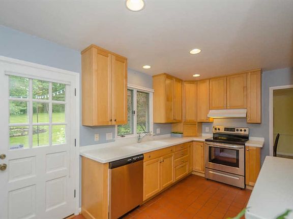 5th image of 2634 Beechmar Dr