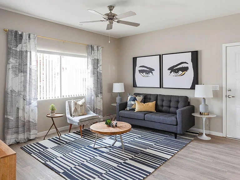 Avari Modern Apartments — Photo 36