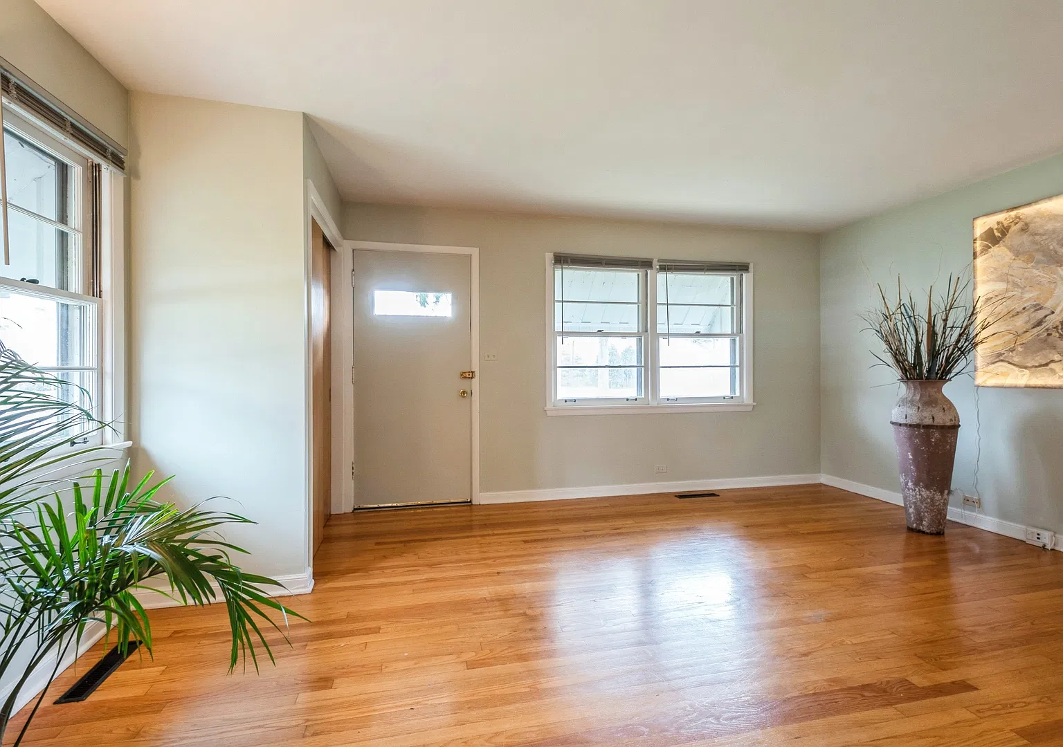 3 bed, 936 sqft, $2,600 — Photo 4
