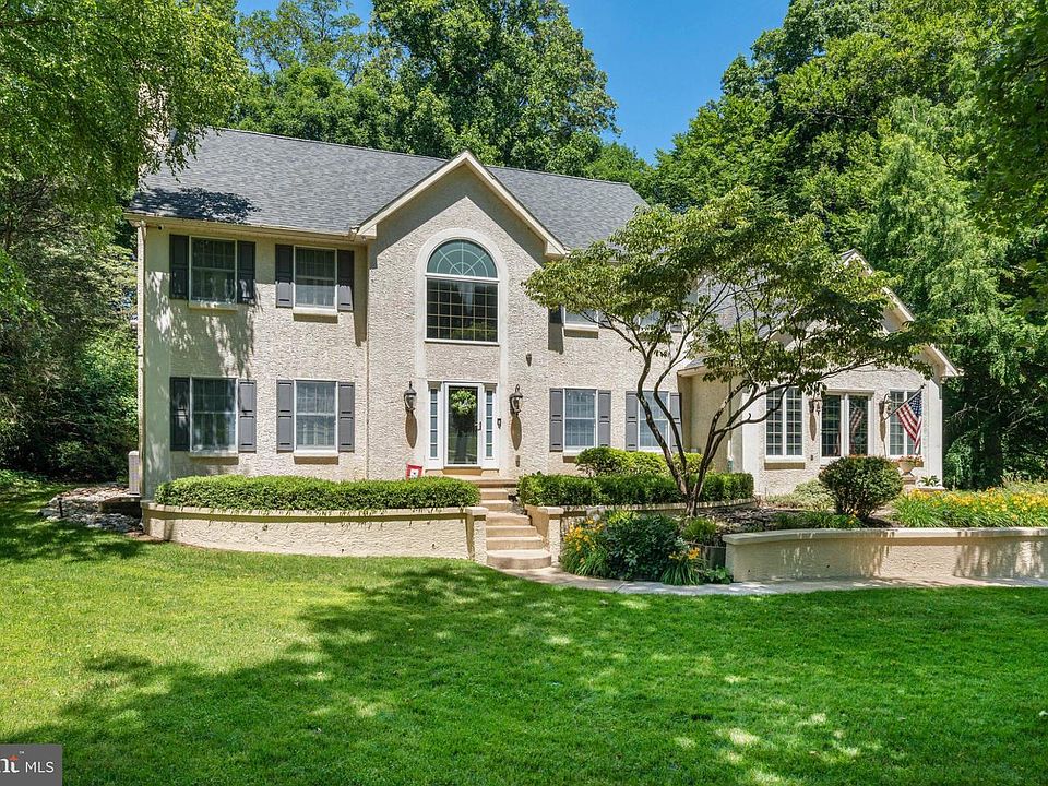 1st image of 22 Stonebridge Dr