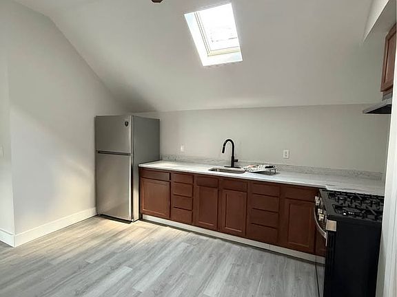 2nd image of 506 Whalley Ave #2