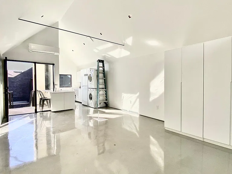 513 N 10th St #8 — Photo 7