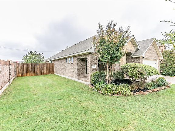 3rd image of 931 Mimosa Ct