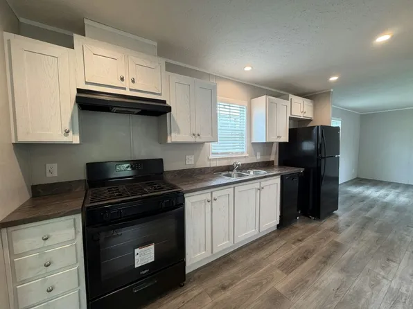 2525 County Line Rd Trailer 201, Des Moines, IA 50321
