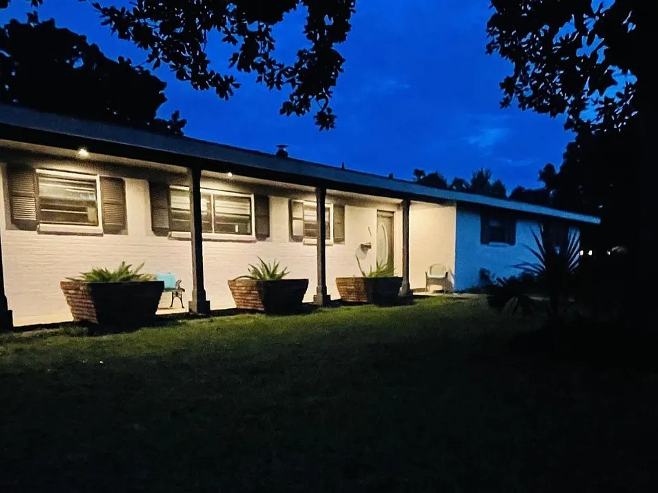 211 Palmetto Rd