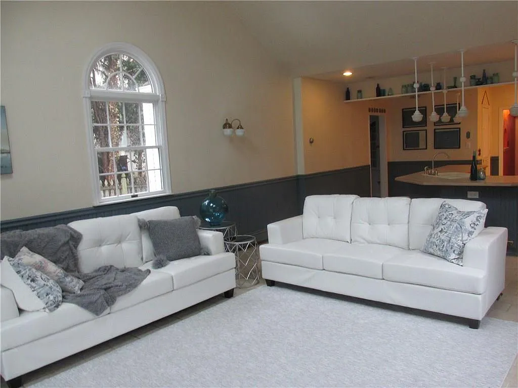 127 Hillside Ave photo 1