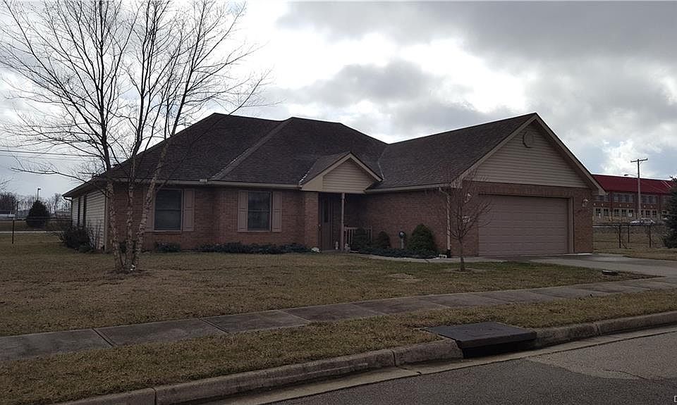 1st image of 70 Sandstone Ln