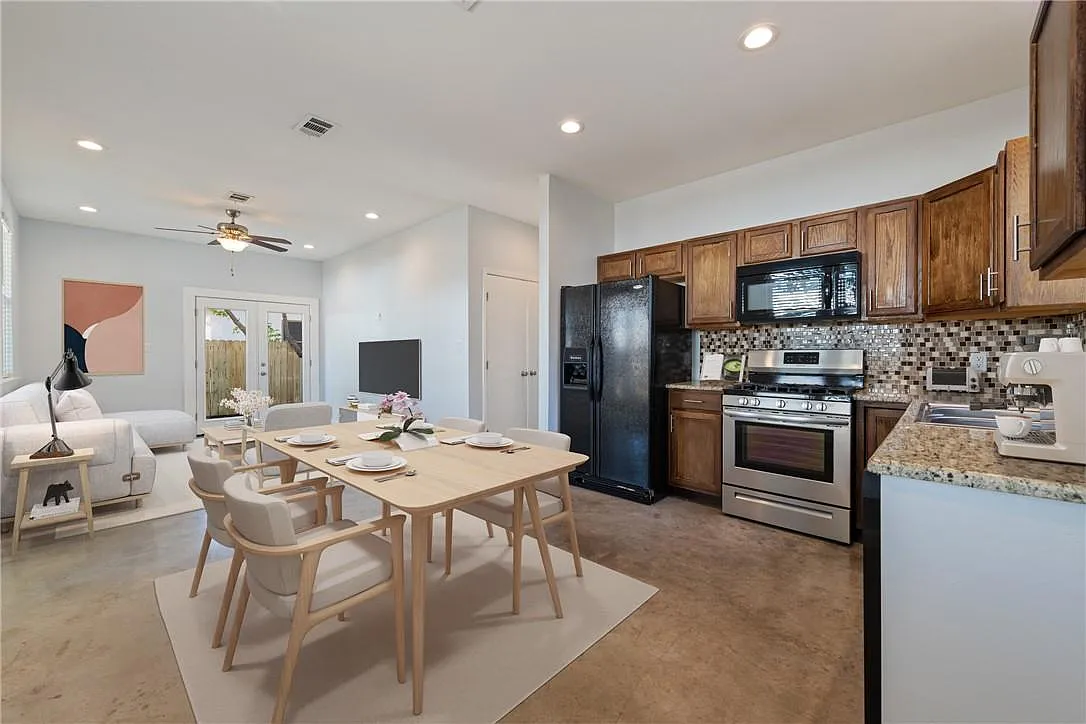 2 bed, 2.0 bath, 850 sqft, $2,100 — Photo 2