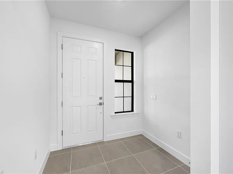 19218 Hinkley Dr — Photo 7