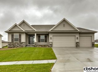 18706 Schofield Dr, Omaha, NE 68136