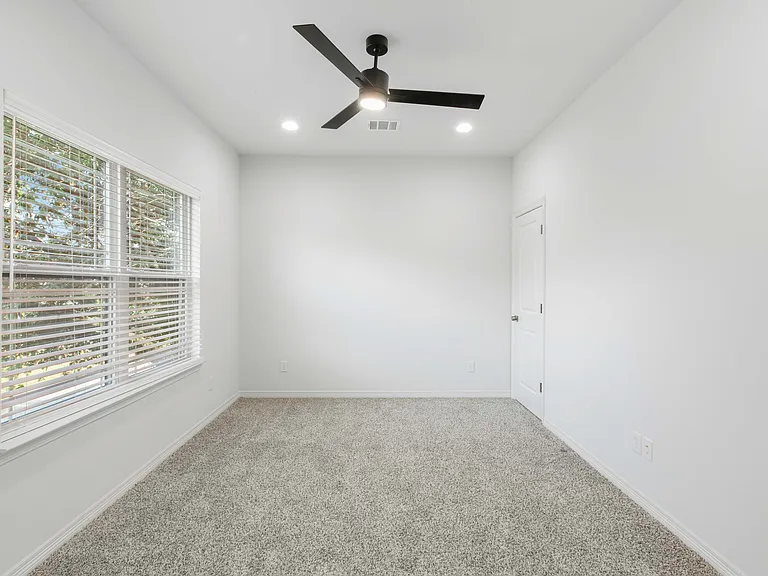 307 Sterling St #D — Photo 32