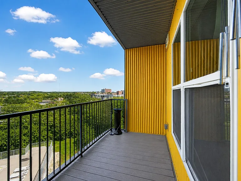 400 Herron Dr #21 — Photo 32