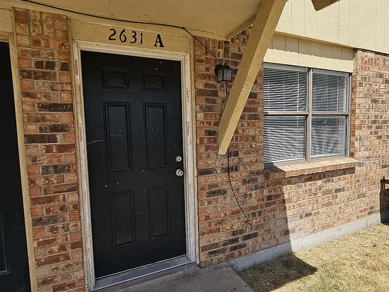 2631 SW H Ave #A — Photo 3