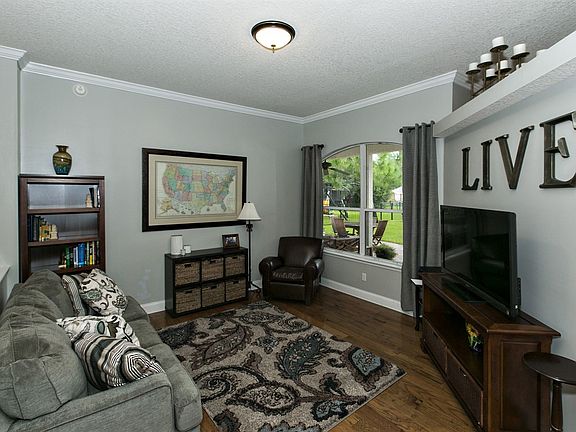 5th image of 2457 The Woods Dr W