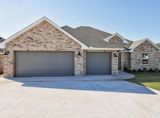 2820 Summit Hollow Dr, Norman, OK 73071