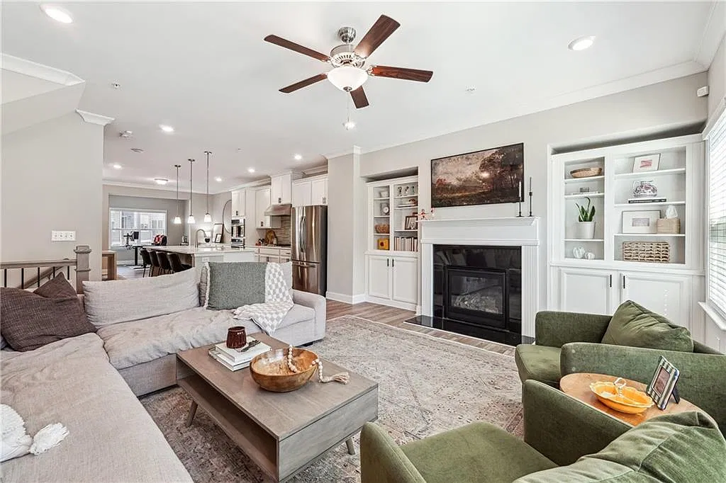 4 bed, 2464 sqft, $3,400 — Photo 4