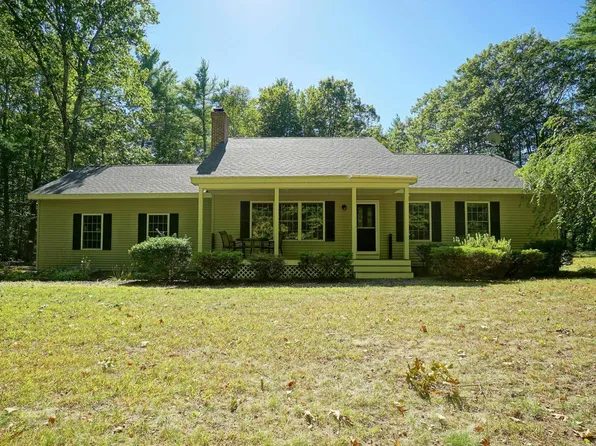 32 Stage Road, Nottingham, NH 03290