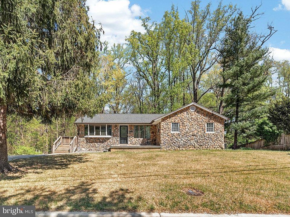 1st image of 13610 Woodedge Dr