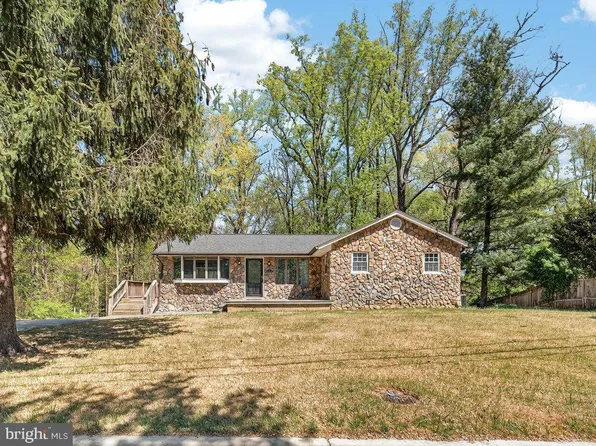 13610 Woodedge Dr, Bowie, MD 20720