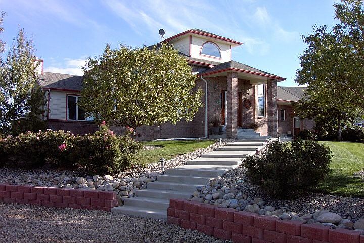 2nd image of 9737 Yellowstone Rd