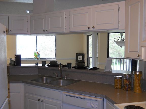 4th image of 6211 Watermark Dr APT 202