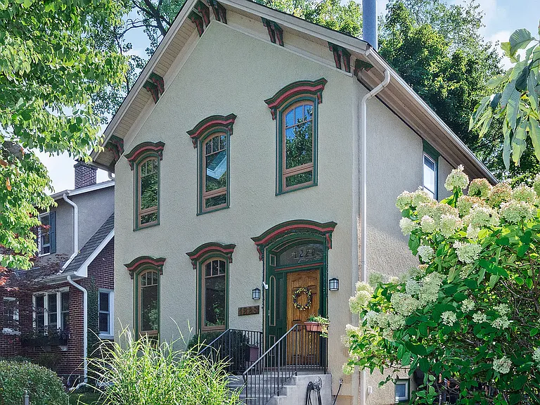 1228 Simpson St — Photo 1