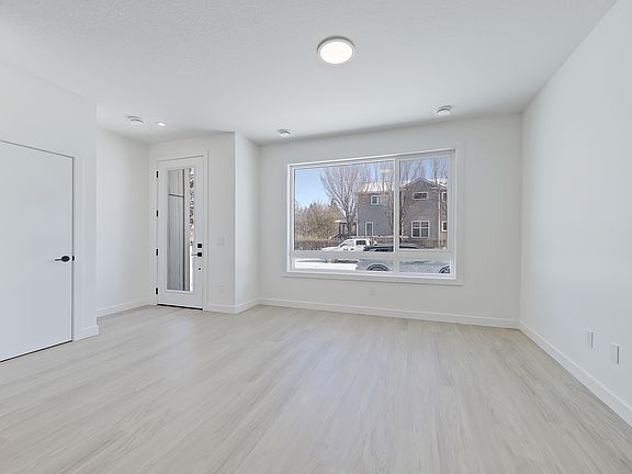 5th image of 239 27th Ave NE #1475071