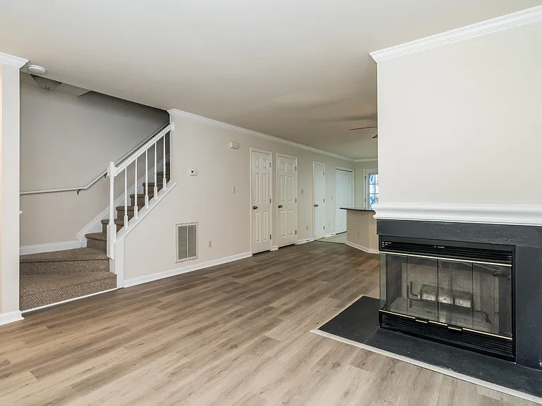 330 Silverberry Ct — Photo 6