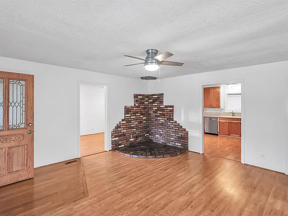 5th image of 110 Jerome St