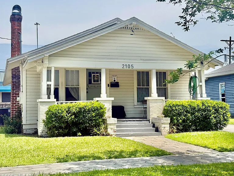 2105 Gilmore St — Photo 2