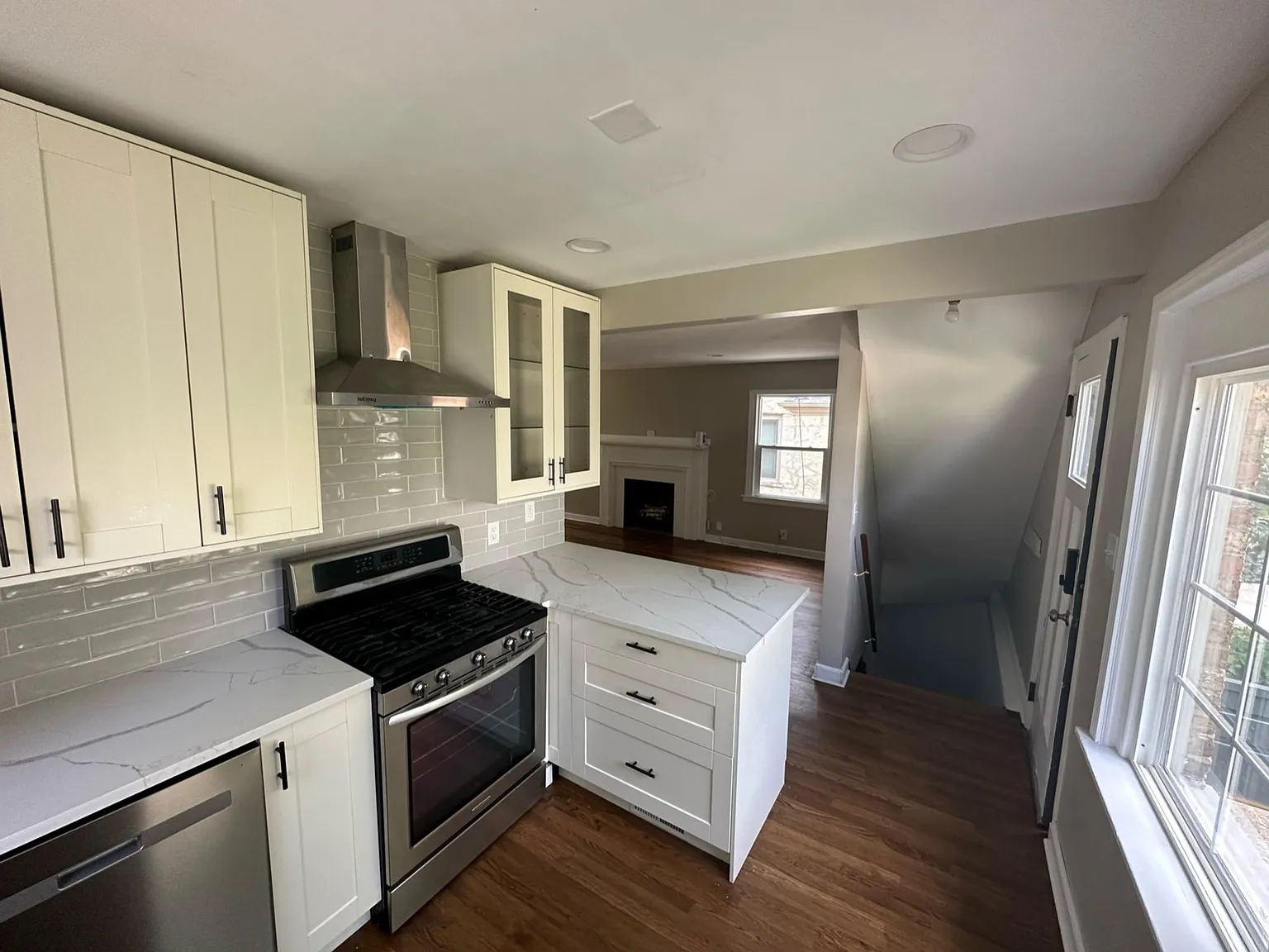 3 bed, 1261 sqft, $2,520 — Photo 3
