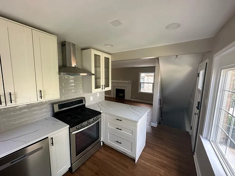 825 E Hampton Ave — Photo 3
