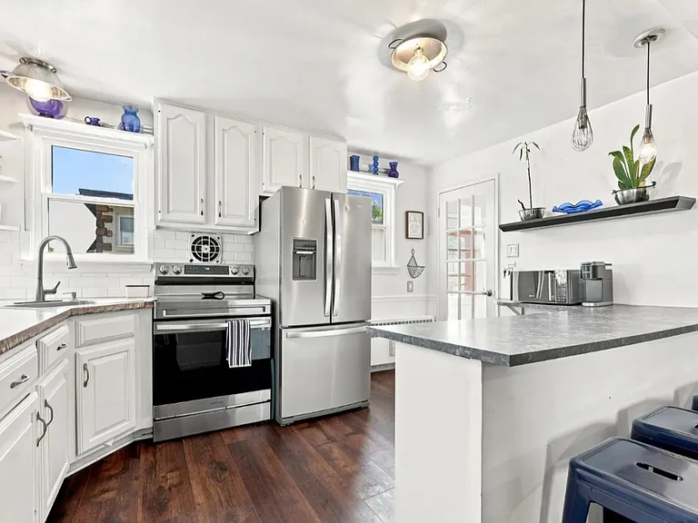 1307 Midland Rd — Photo 2