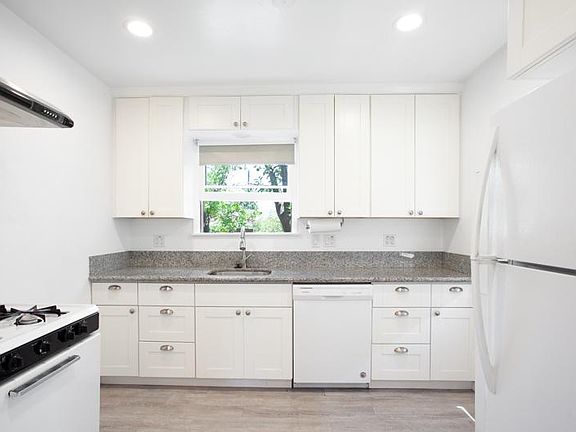 5th image of 260 Grove St
