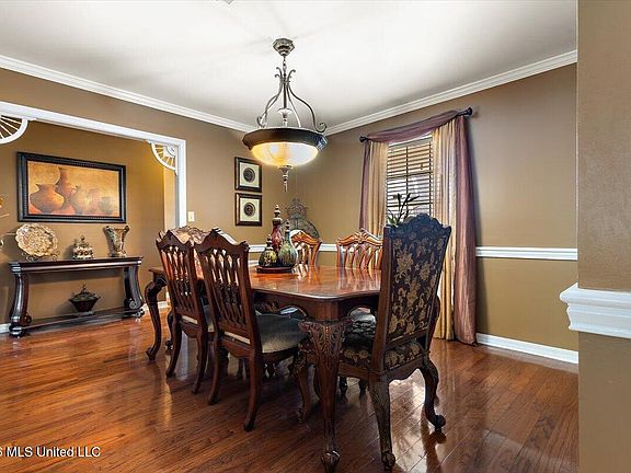 4th image of 458 Lee St