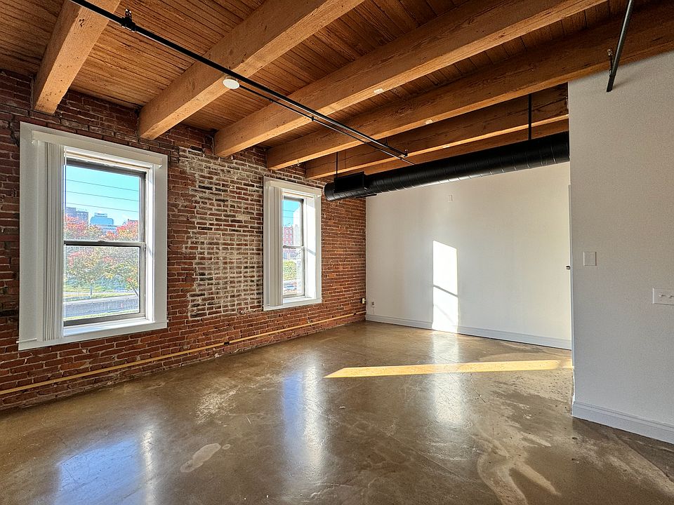 1st image of 510 Delaware St APT 204