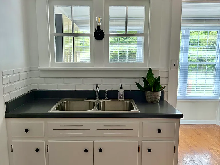 102 Sarvey Ln — Photo 4