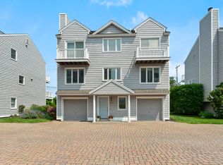 676 Fairfield Beach Rd, Fairfield, CT 06824