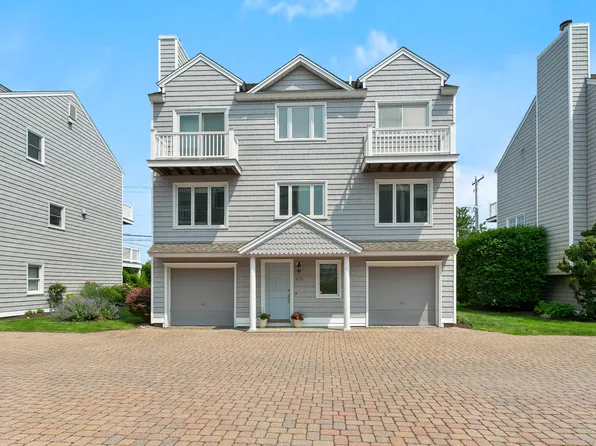 676 Fairfield Beach Rd, Fairfield, CT 06824